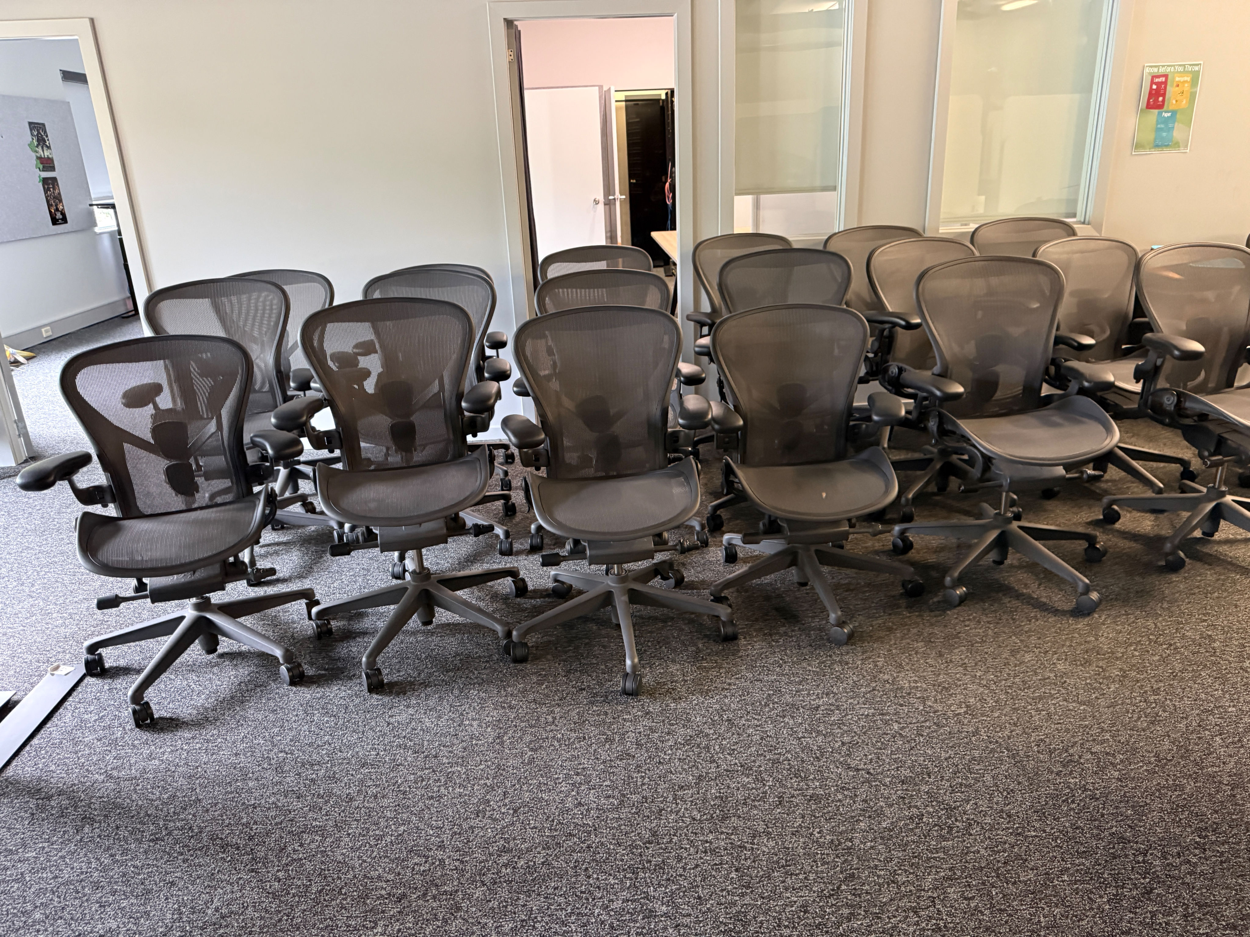 Herman Miller Aeron Remastered - view 3