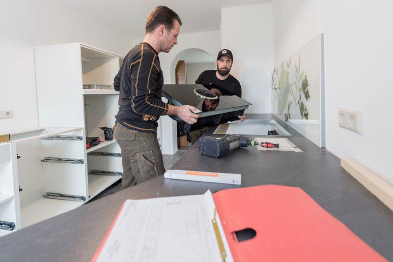 Fachgerechte Küchenmontage durch das Team von Küchen Direkt