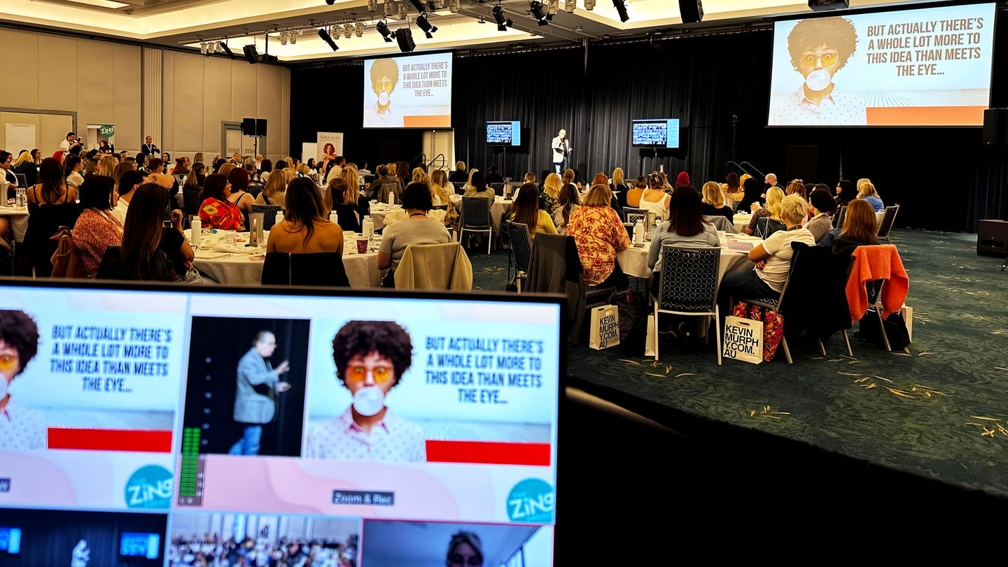 Hybrid event connecting an in-room audience with online participants
