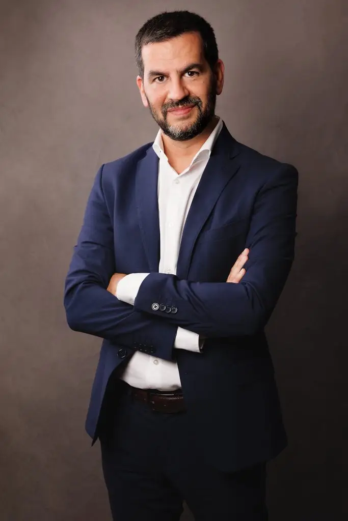 Dr. Oriol Vernetta, cirujano plástico especialista en blefaroplastia en Barcelona